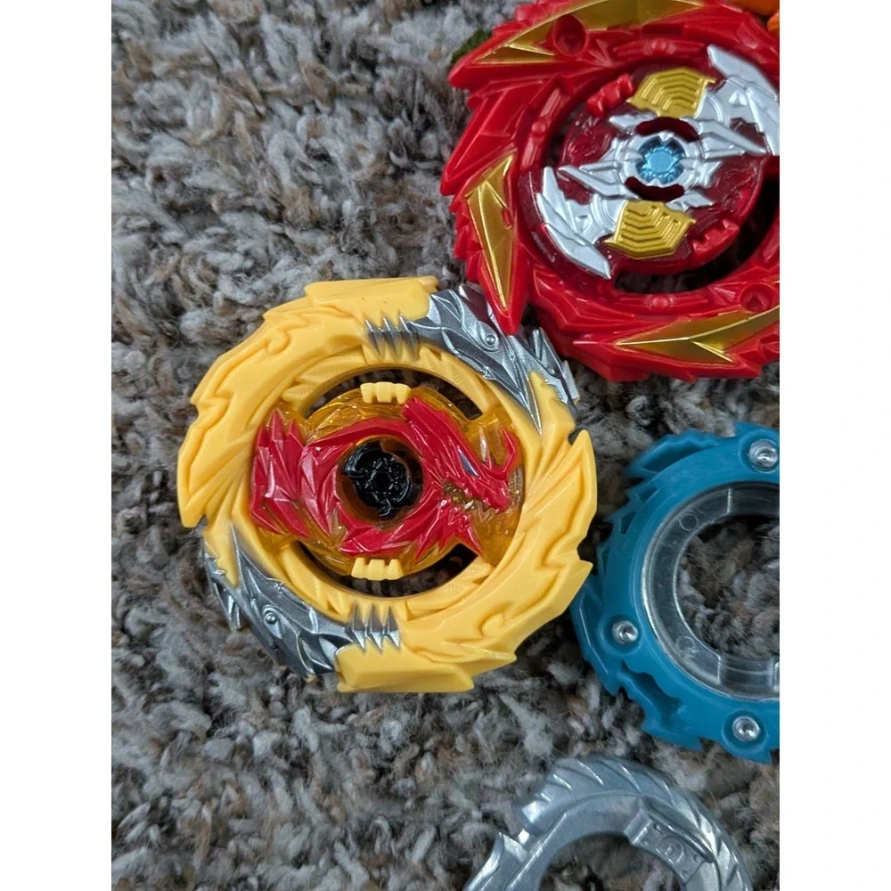 Beyblade Lot - 4 Spinning‎ Tops And Extras